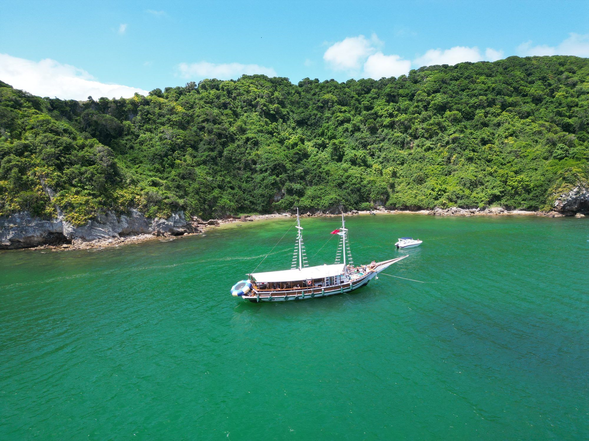 Vista aérea da Ilha Feia em Búzios